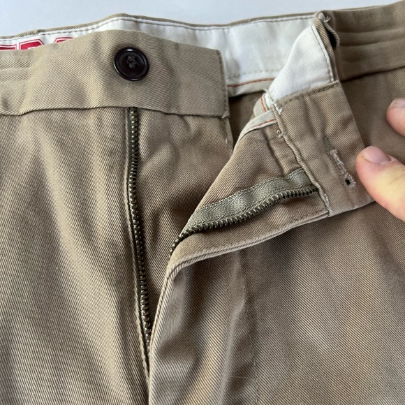 Dockers Shorts Game Day Men's Straight Fit Flat Front Wisconsin Badgers Size 38 - Picture 5 of 7